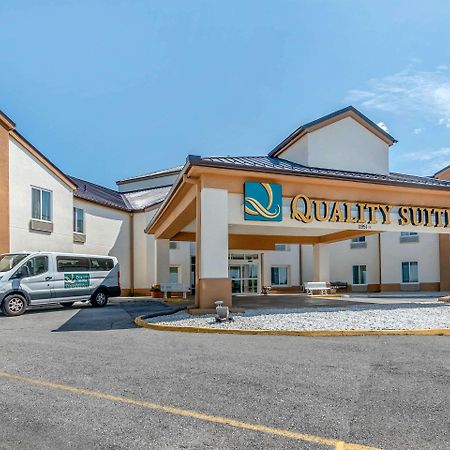 Quality Suites Kansas City International Airport Exterior photo